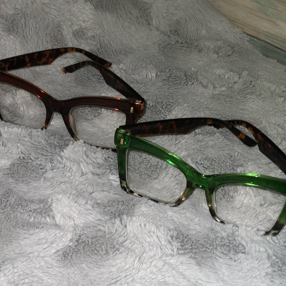 Women's Green Front with Tortoiseshell Temple Fashion Glasses